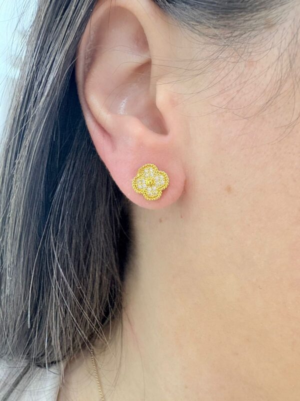 AROS DE ACERO DORADO MODELO TRÉBOL