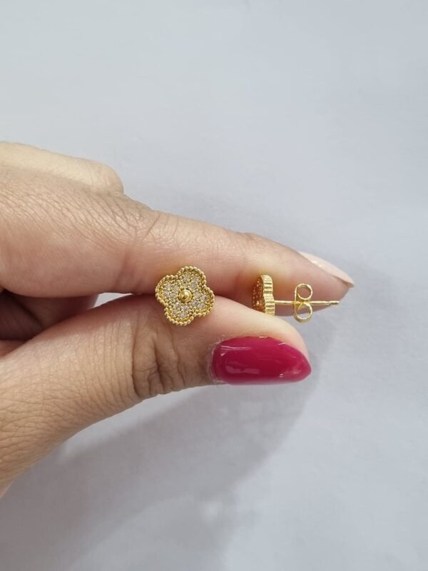 AROS DE ACERO DORADO MODELO TRÉBOL - Image 2