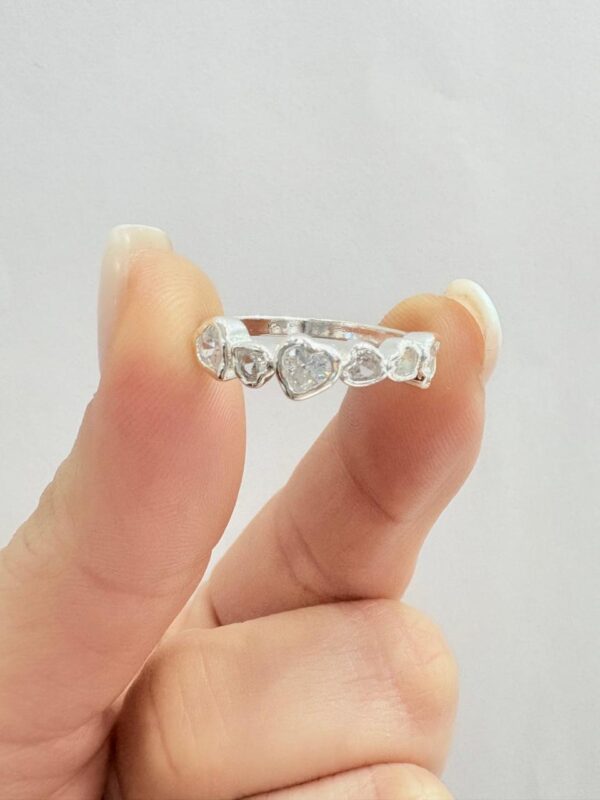 ANILLO de acero blanco diseño medio sin fin de corazones con piedras - Image 2