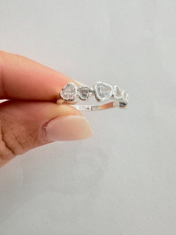 ANILLO de acero blanco diseño medio sin fin de corazones con piedras - Image 4