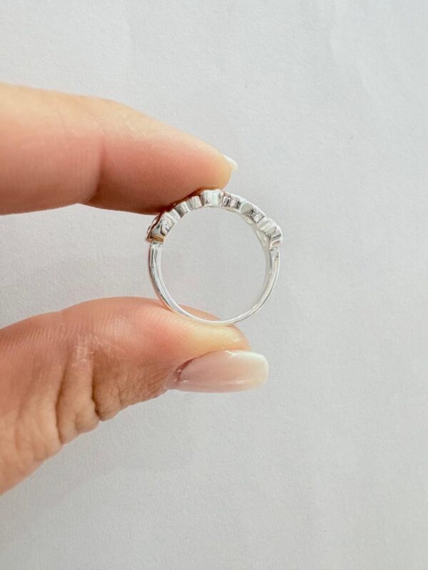 ANILLO de acero blanco diseño medio sin fin de corazones con piedras - Image 5