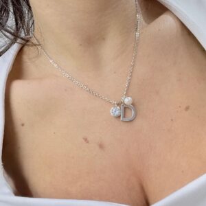 CONJUNTO DE DIOS DISEÑO CON INICIAL "D" Y MINI DIJES PERLA Y CIRCON