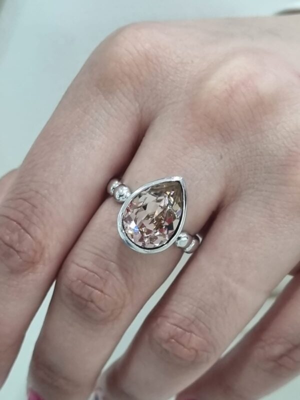 ANILLO CON PIEDRA ROSADA DE CRISTAL EUROPEO N°18