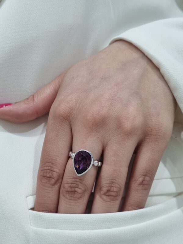 ANILLO CON PIEDRA VIOLETA DE CRISTAL EUROPEO N17