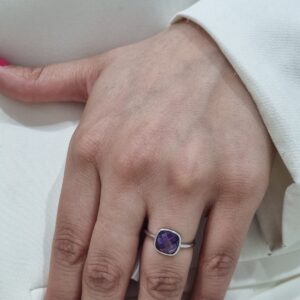 ANILLO CON PIEDRA VIOLETA DE CRISTAL EUROPEO N°17