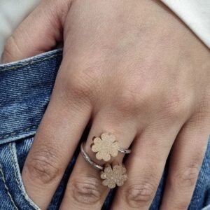 ANILLO de acero con TREBOL rose