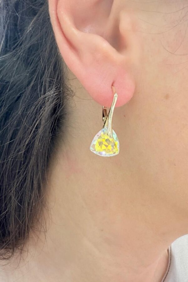AROS DE PLATA RODINADA EN DORADO MODELO TRIANGULO FACETADO