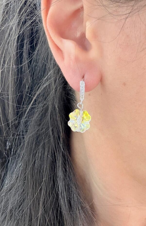 AROS DE PLATA RODINADA CON CRISTAL EUROPEO MODELO TREBOL