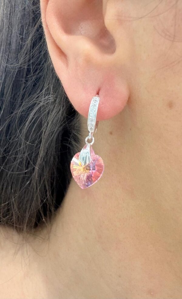 AROS DE PLATA RODINADA MODELO CORAZON ROSA TORNASOLADO