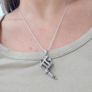 DIJE DE PLATA MODELO MAQUINA PARA TATUAJES GRANDE, LINEA MACIZA