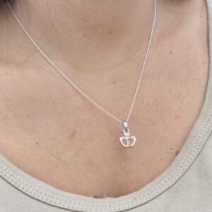 DIJE DE PLATA CON ORO MODELO CORONA TAMAÑO CHICO