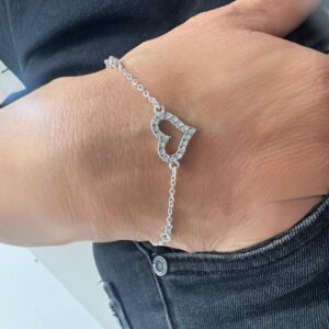 PULSERA DE ACERO BLANCO MODELO CENTRO CORZÓN CALADO