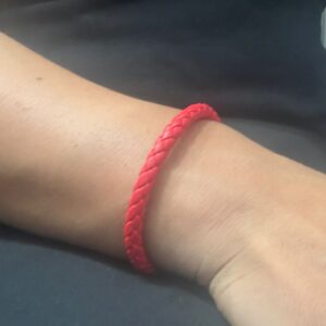 PULSERA ROJA DE CUERINA Y ACERO ,20CM