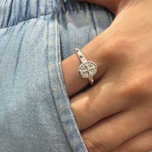 ANILLO DE PLATA MODELO ROSARIO CON SAN BENITO
