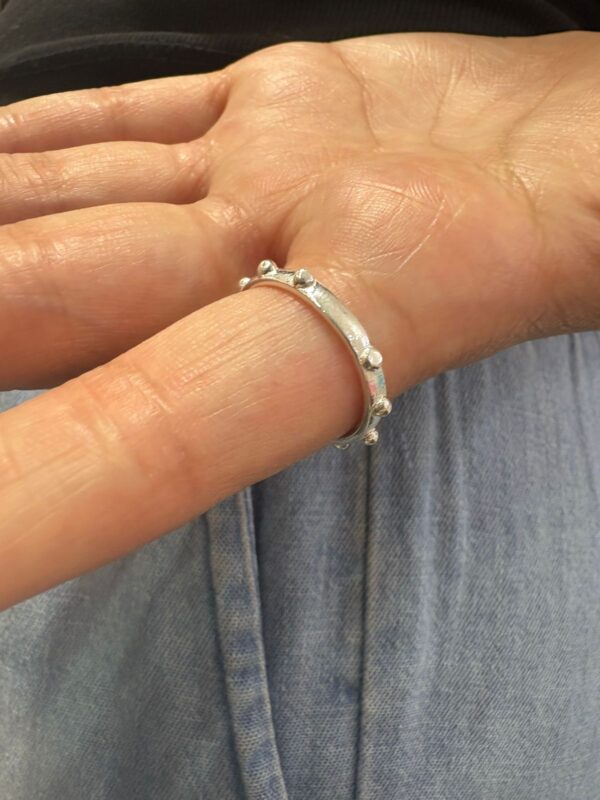 ANILLO DE PLATA MODELO ROSARIO CON SAN BENITO - Image 2