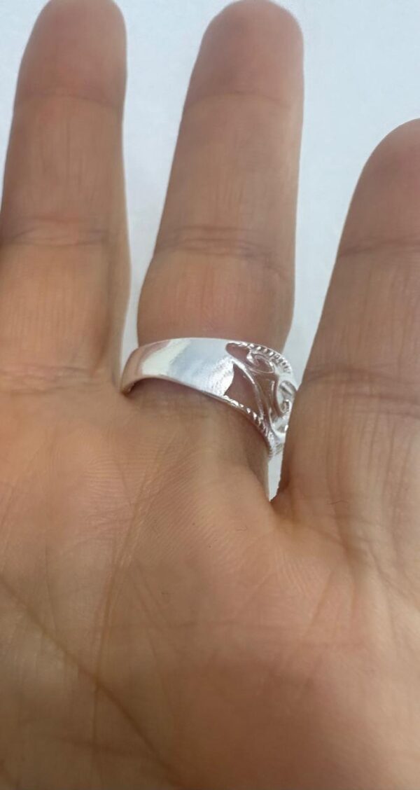 ANILLO DE PLATA MODELO CALADO CON ARABESCOS - Image 2