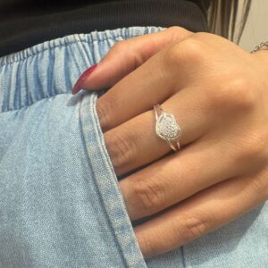 ANILLO DE PLATA MODELO CALADO CON CORAZON