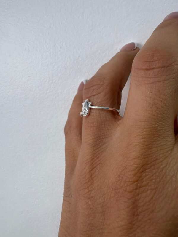 ANILLO DE PLATA MODELO ESTRELLA CON PIEDRA - Image 2