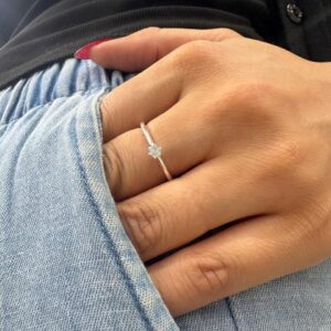 ANILLO DE PLATA CON PIEDRA