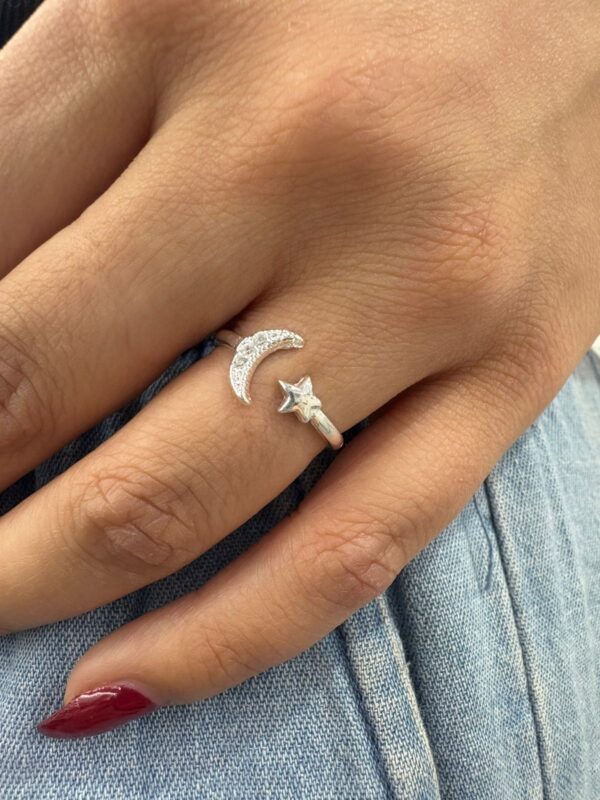 ANILLO DE PLATA MODELO LUNA Y ESTRELLA