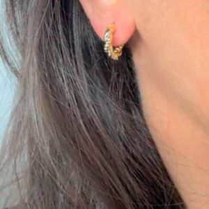 AROS HUGGIES DE ACERO DORADO MODELO TRENZADO