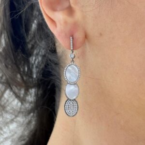 AROS DE PLATA RODINADA MODELO CON PIEDRAS Y NACAR