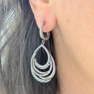 AROS DE PLATA RODINADA MODELO GOTA CALADA