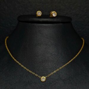 CONJUNTO DE CADENA CON DIJE Y AROS DE ACERO DORADO CON PIEDRA