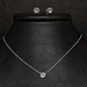 CONJUNTO DE CADENA CON DIJE Y AROS DE ACERO CON PIEDRA