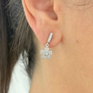 AROS DE PLATA RODINADA MODELO FLOR COLGANTE