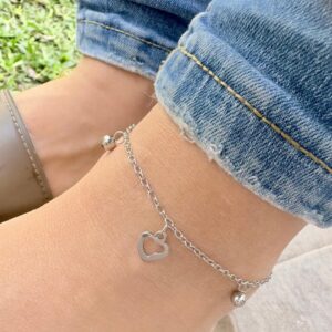 TOBILLERA DE ACERO CON DIJES CORAZONES