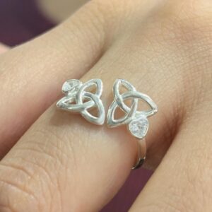 ANILLO DE PLATA MODELO NUDO DE BRUJA