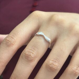 ANILLO DE PLATA MODELO ONDAS