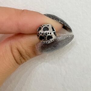 DIJE DONA CHARMS DE ACERO MODELO DONA CON HUELLITAS NEGRAS