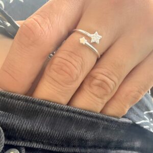 ANILLO DE PLATA MODELO AJUSTABLE CON DISEÑO ESTRELLAS