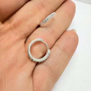 AROS DE ACERO BLANCO MODELO HUGGIES DE 1CM CON PIEDRAS