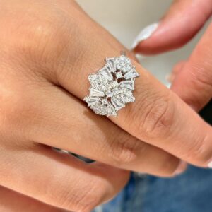 ANILLO DE PLATA RODINADA CON PIEDRAS