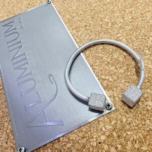 PULSERA LINEA ALUMINIUM MODELO CUBOS