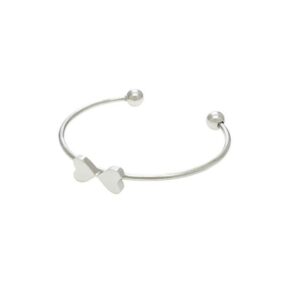 PULSERA DE ACERO MODELO ESCLAVA ABIERTA CON CORAZONES