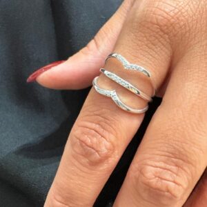 ANILLO DE PLATA MODELO CALADO CON PIEDRAS