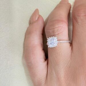 ANILLO DE PLATA RODIANDA MODELO CUADRDO CON PIEDRAS