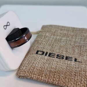 ANILLO DE ACERO NEGRO MODELO CON ESMALTE MARRON