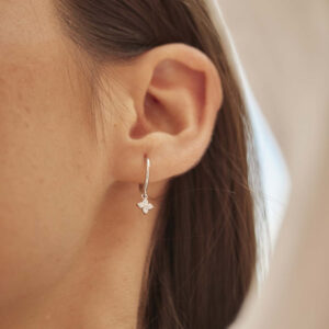 AROS HUGGIE CON FLOR CIRCONES