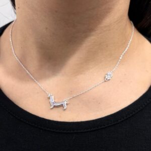 CONJUNTO DE PLATA RODINADA MODELO PERRO SALCHICHA