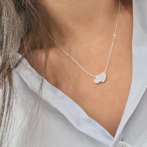 CONJUNTO DE PLATA RODINADA MODELO CORAZONES CON PIEDRAS