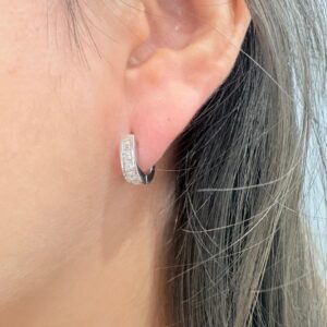 AROS DE PLATA RODINADA MODELO CON MEDIO SIN FIN CARRE CALADO