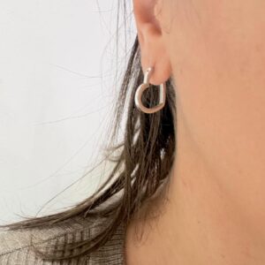 AROS DE PLATA RODINADA MODELO HUGGUES CORAZON MEDIANOS