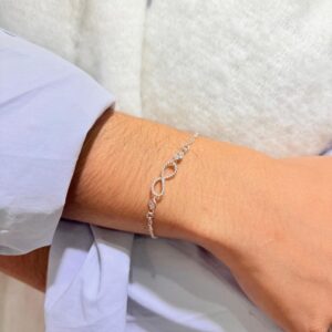 PULSERA DE PLATA MODELO INFINITO Y PIEDRAS