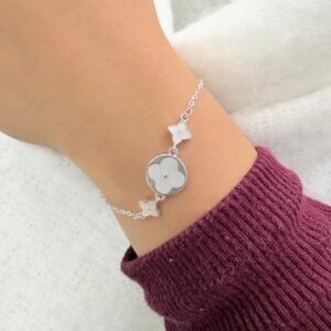 PULSERA DE ACERO BLANCO TREBOL CON SIMIL NACAR