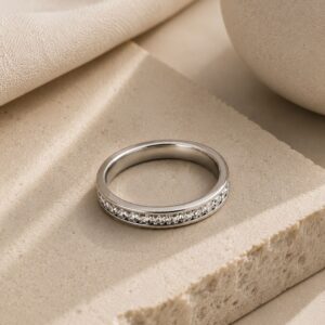 ANILLO DE ACERO MODELO SIN FIN CON STRASS